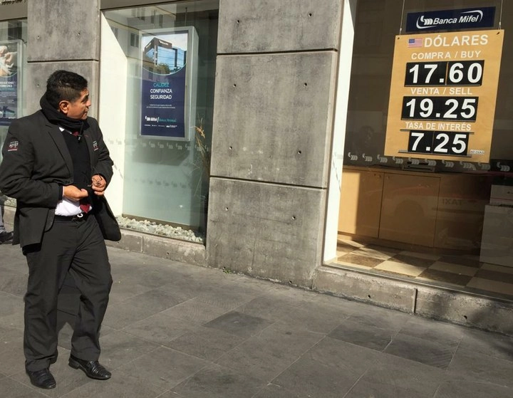 Cotización del dólar del 9 de enero en la capital del país. Foto José Antonio López