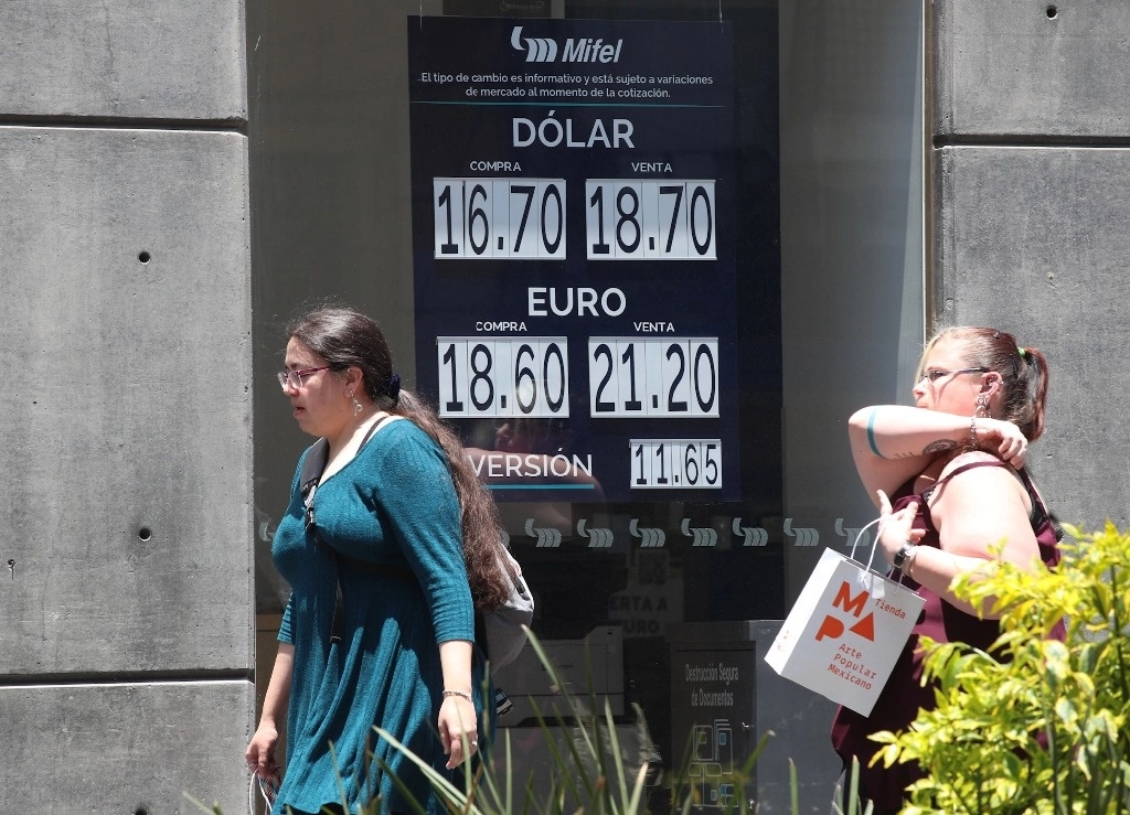Cotización del dólar en la capital del país. Foto María Luisa Severiano / Archivo