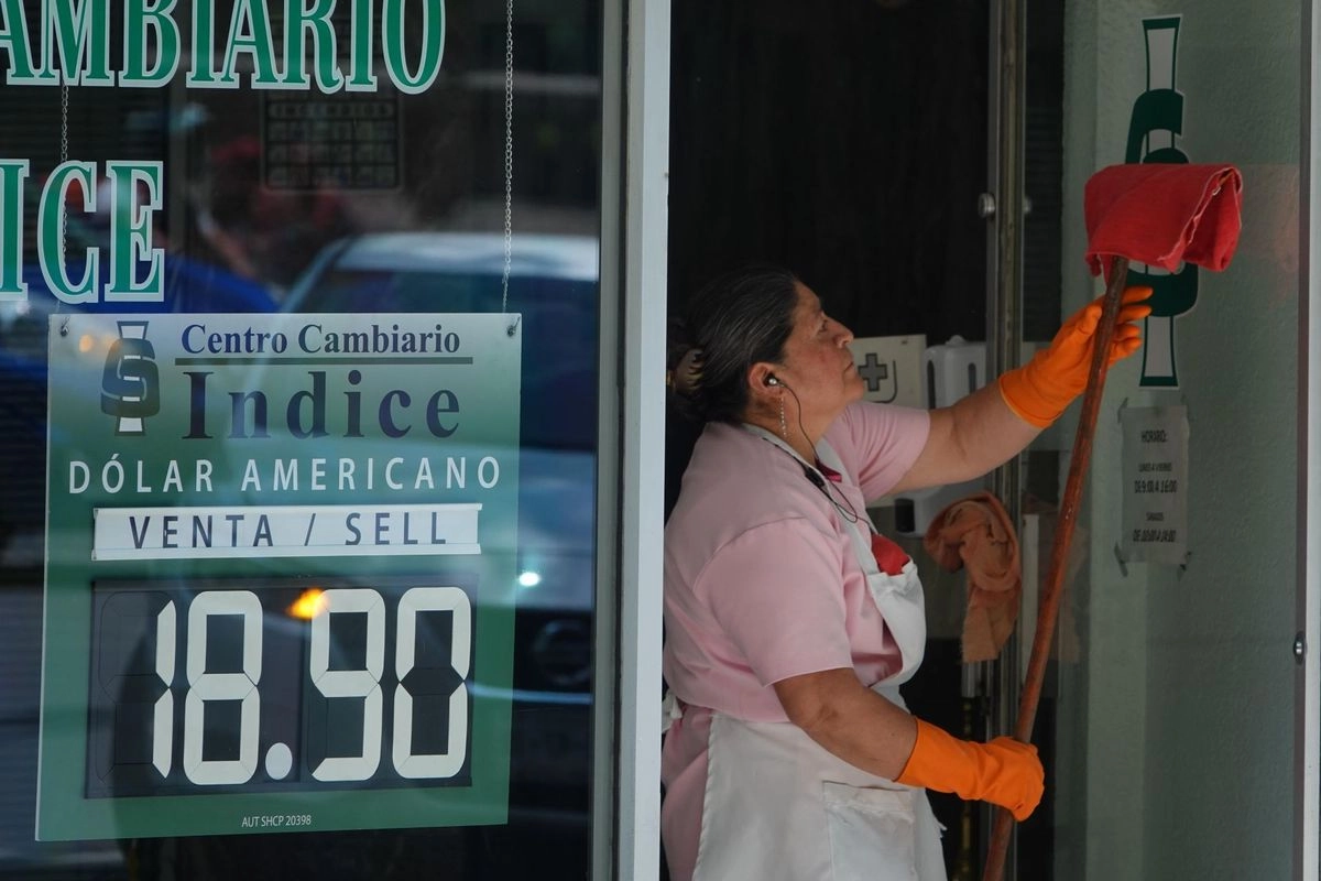 Cotización del dólar en un centro cambiario de la Ciudad de México, en julio de 2025. Foto 