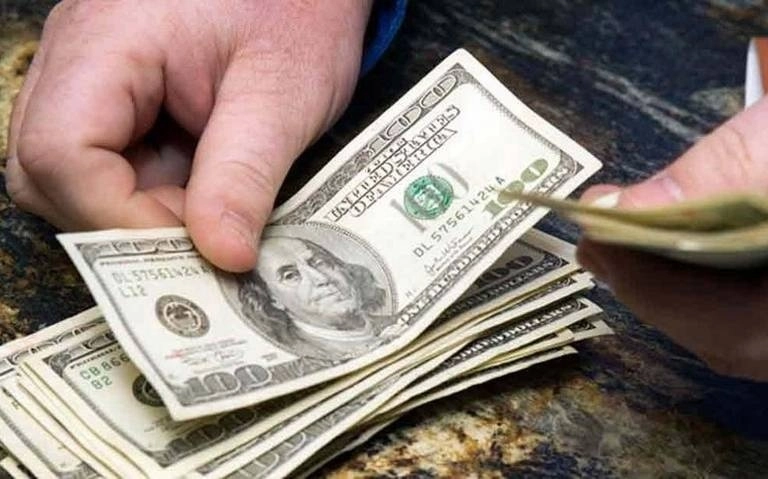 En la apertura de la jornada, el peso mexicano se deprecia 0.16 por ciento para operar en alrededor de 18.06 por dólar. Foto Afp / Archivo