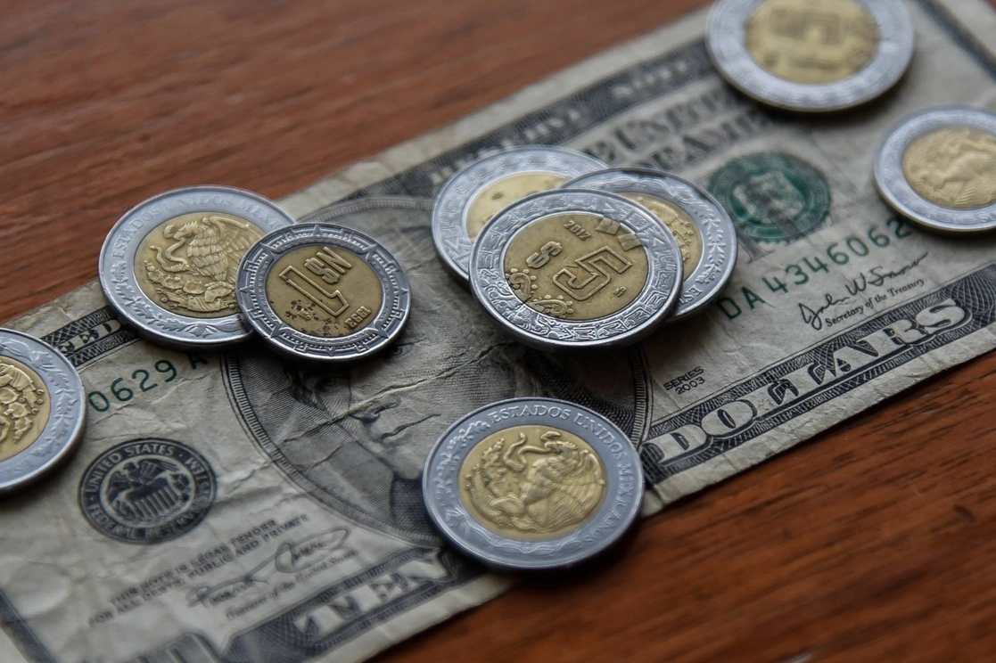 El billete verde cerró en 19.95 pesos a la venta tras el anuncio de la política monetaria del BdeM este jueves, 13 de mayo de 2021. Foto Cuartoscuro / Archivo