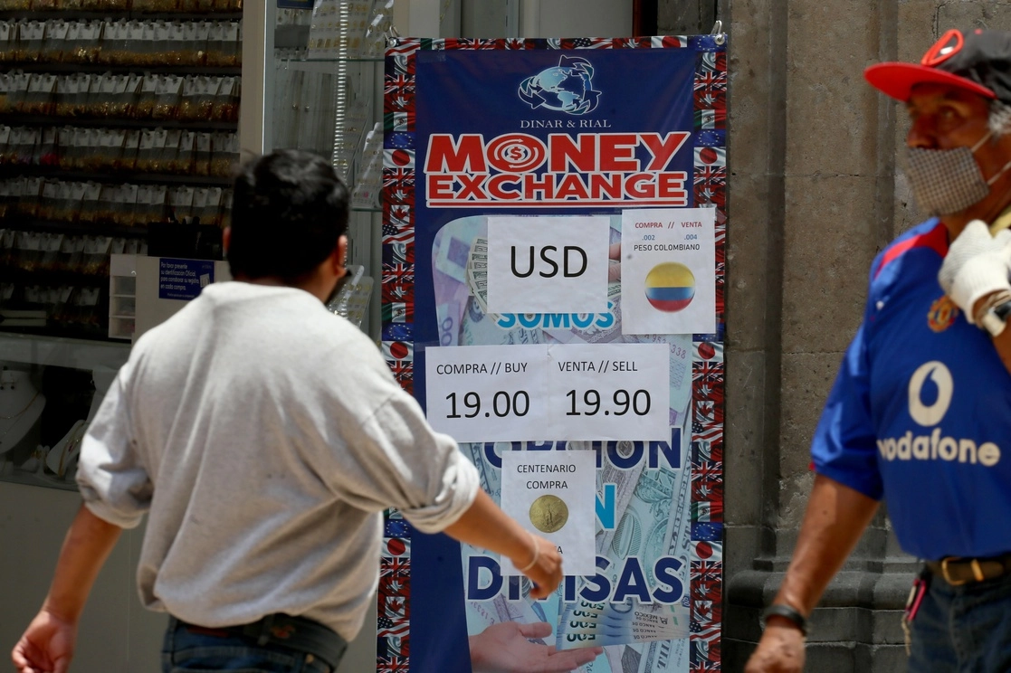 La divisa mexicana cerró la sesión cotizando en 20.29 pesos por dólar. Foto Roberto García Ortiz / Archivo