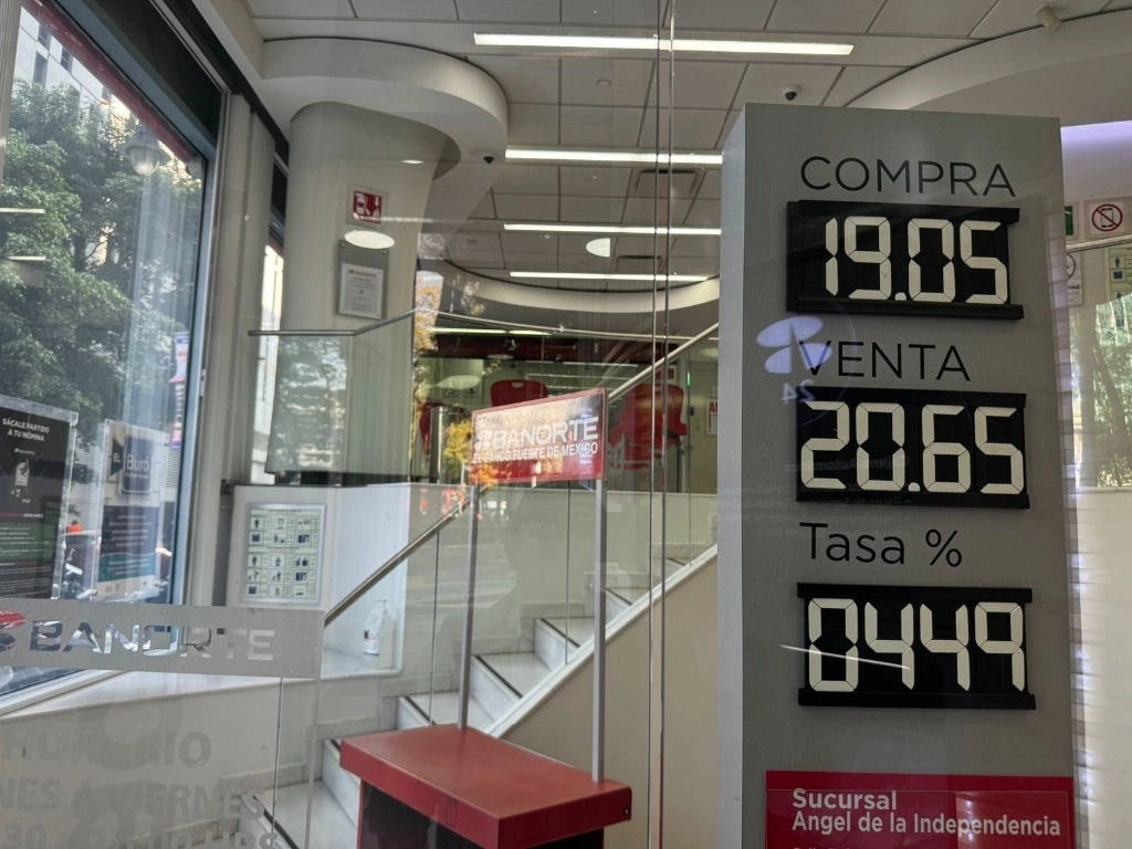 Cotización del dólar en una sucursal bancaria de la Ciudad de México, el 23 de enero de 2025. Foto Luis Castillo