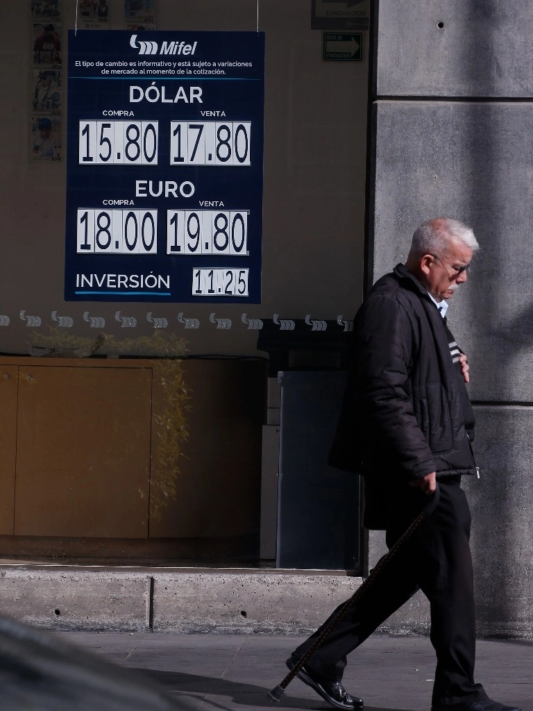 Cotización del dólar en la Ciudad de México. Foto José Antonio López / Archivo