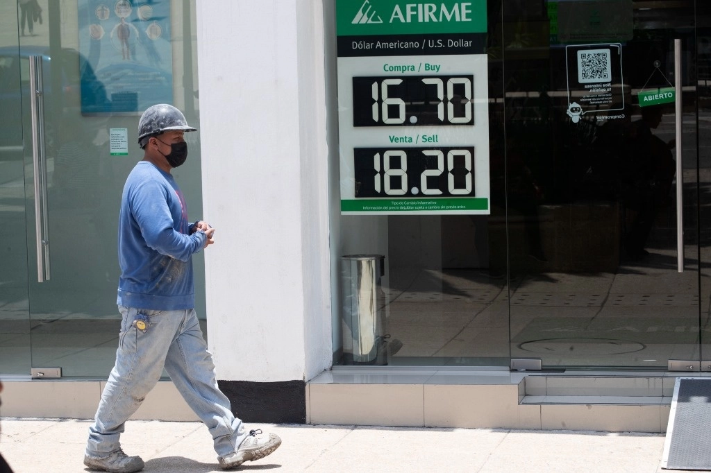 Cotización del dólar en la Ciudad de México, el 23 de julio de 2024. Foto María Luisa Severiano