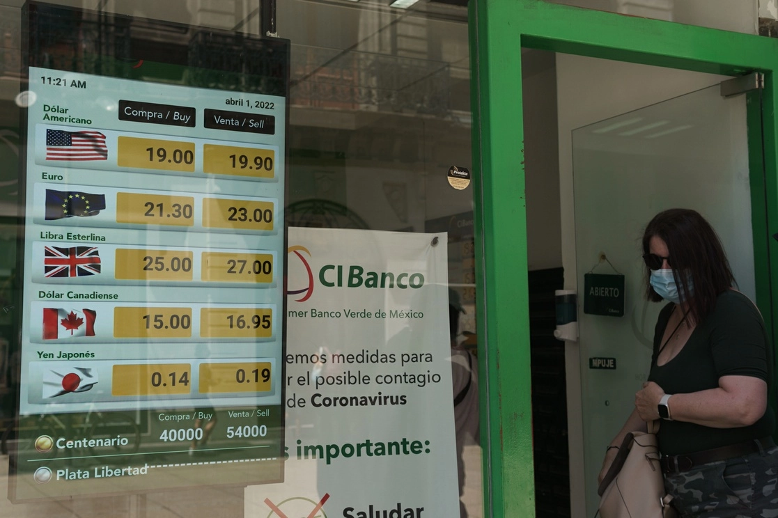 Se espera que el tipo de cambio toque un máximo de 19.79 y un mínimo de 19.69 durante la sesión, según Banco Base. Foto Pablo Ramos / Archivo