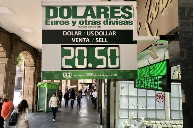 Cotización del dólar en una casa de cambio del Centro Histórico, ayer. Foto Luis Castillo