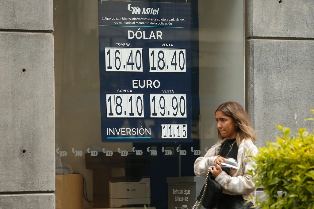 Cotización del dólar en la capital del país, el 13 de noviembre de 2023. Foto María Luisa Severiano