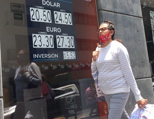 Cotización del dólar en la capital del país, en imagen de archivo. Foto Guillermo Sologuren