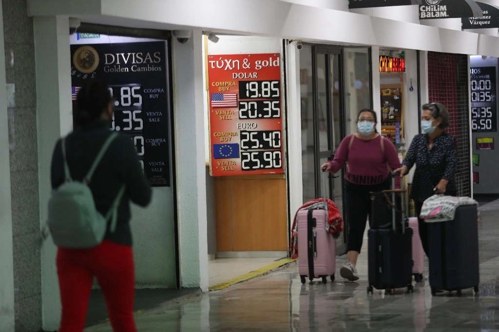 Cotización del dólar, en imagen de septiembre pasado. Foto Yazmín Ortega Cortés