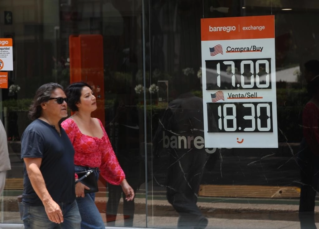Cotización del dólar en la Ciudad de México. Foto María Luisa Severiano / Archivo