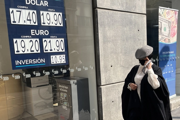 Cotización del dólar en la Ciudad de México. Foto María Luisa Severiano / Archivo