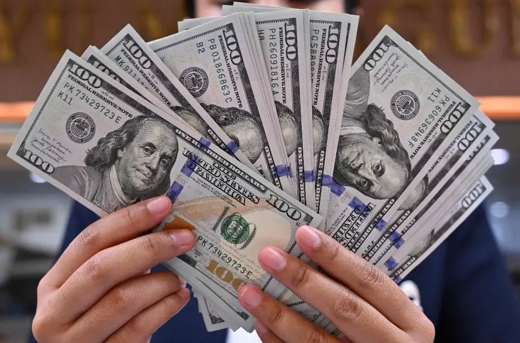 Billetes de 100 dólares en imagen de archivo. Foto Afp