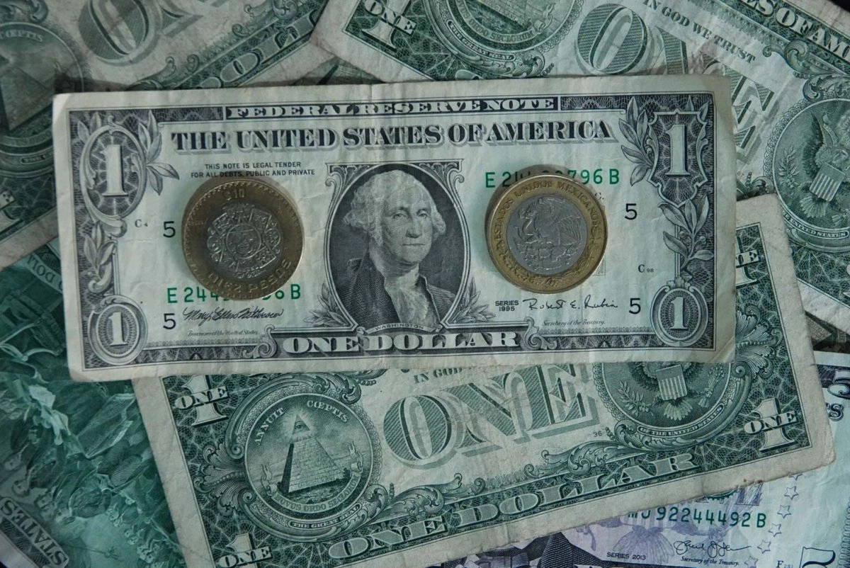 La divisa estadunidense no mostró grandes cambios frente a su comportamiento de la sesión del lunes. Foto 