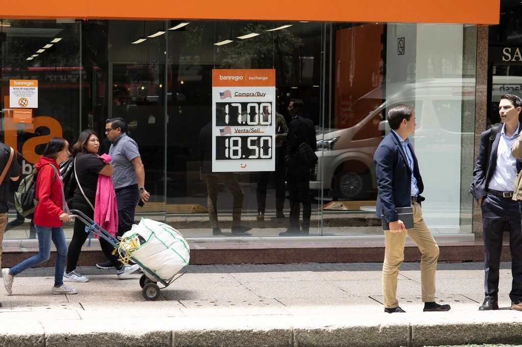 Cotización del dólar en una casa de cambio de la CDMX. Foto María Luisa Severiano