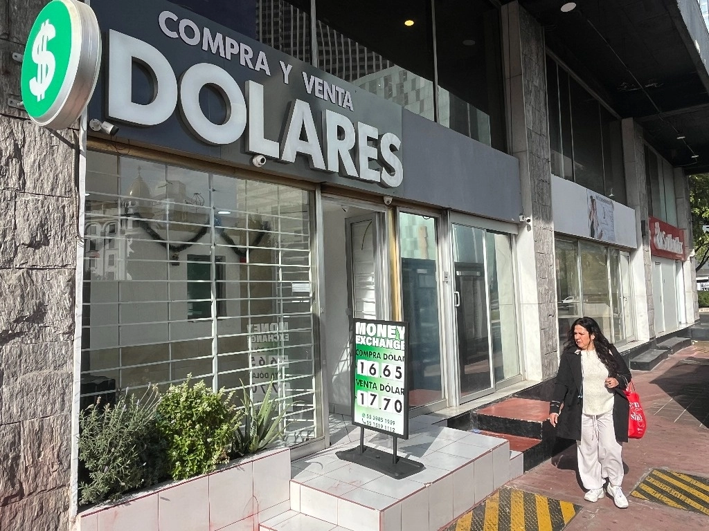 Cotización del dólar en la capital del país, en enero de 2024. Foto José Antonio López