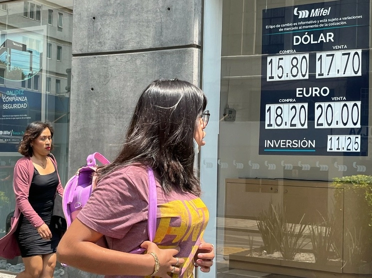 Cotización del dólar en la capital del país. Foto José Antonio López / Archivo