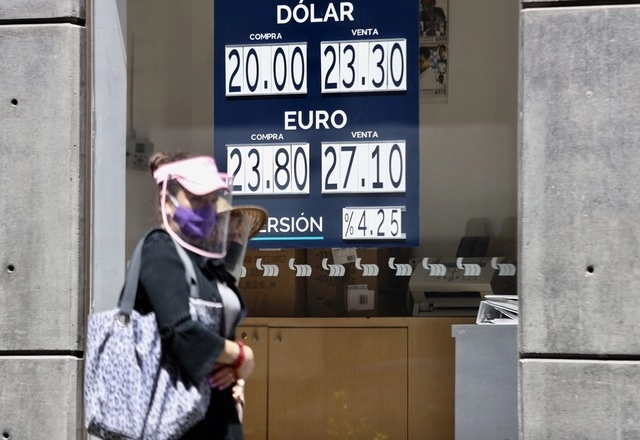 La moneda mexicana acumula una depreciación en la semana de 1.10 por ciento ó 23.2 centavos.  Foto Yazmín Ortega Cortés / Archivo