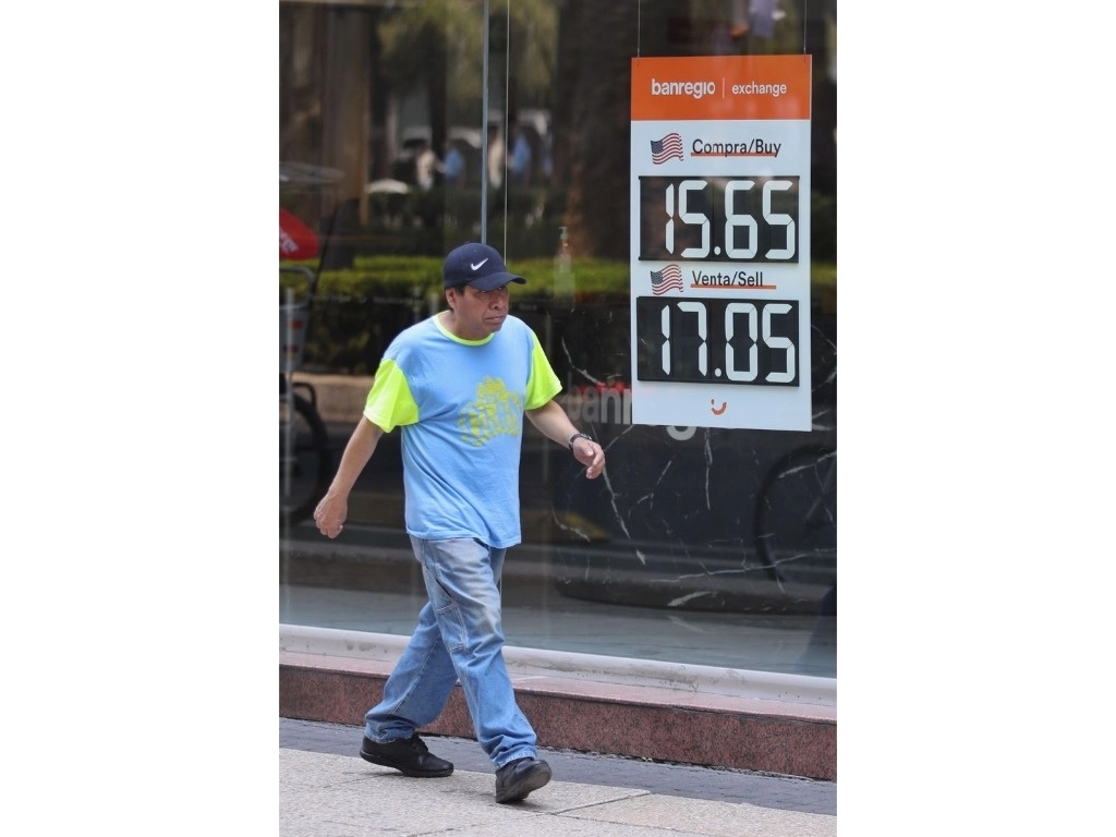 Cotización del dólar en una casa de cambio de la Ciudad de México, el 28 de marzo de 2024. Foto Marco Peláez
