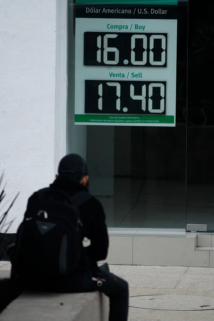 Cotización del dólar en la capital del país. Foto Cristina Rodríguez / Archivo