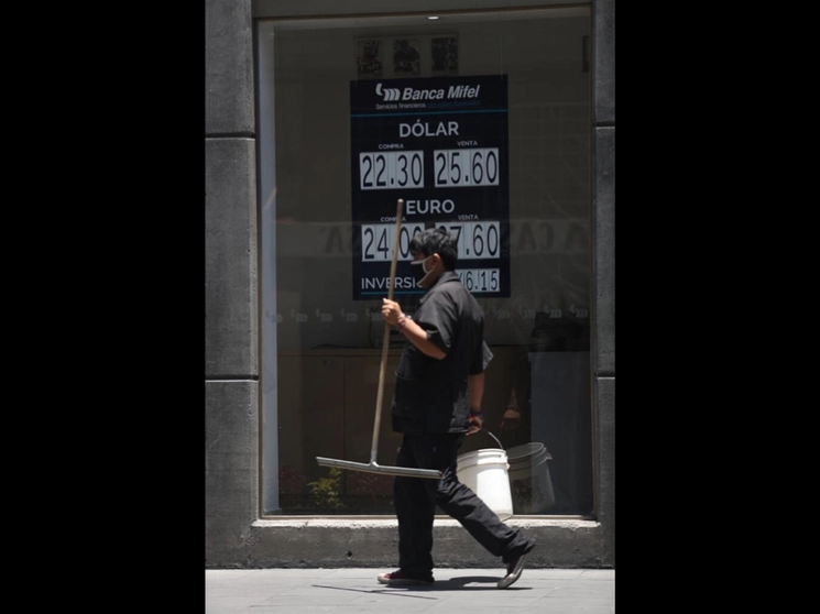 El avance del peso se debió a un incremento moderado en el apetito de riesgo por parte de los inversionistas tras observar mejores estadísticas laborales en EU. Foto Yazmín Ortega Cortés
