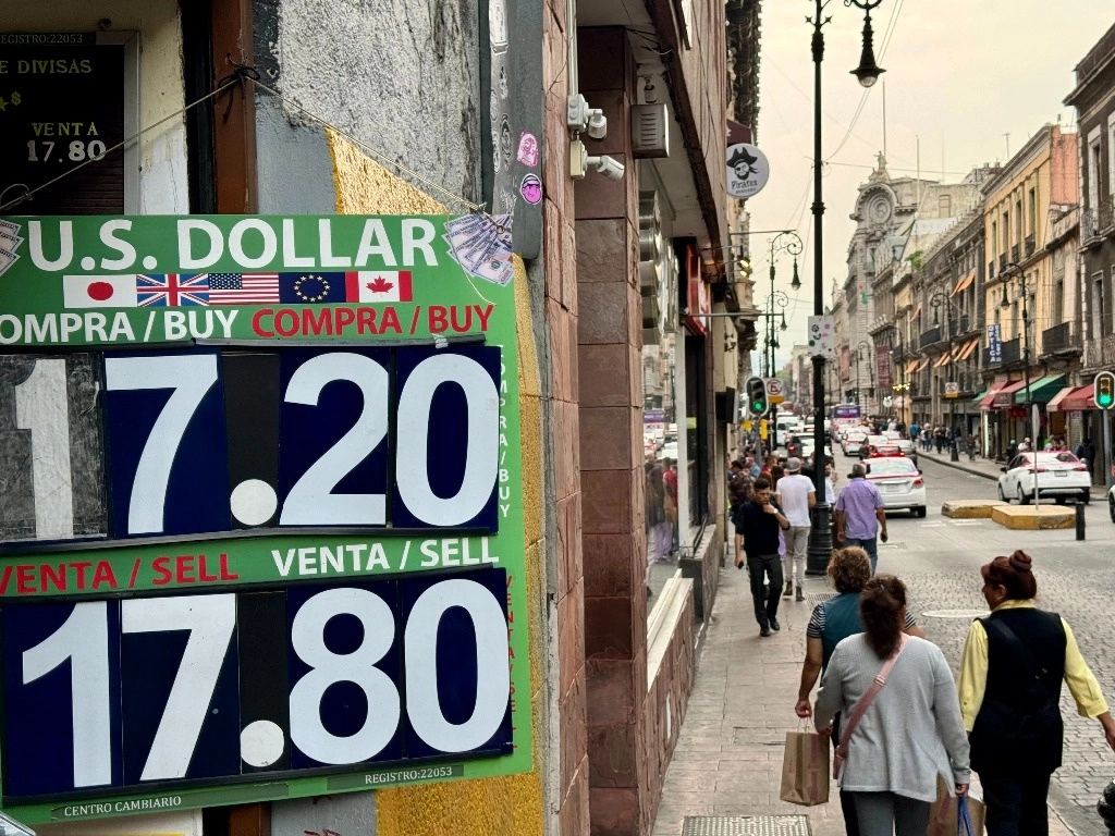 Cotización del dólar en una casa de cambio de la Ciudad de México, el 16 de julio de 2024. Foto Roberto García Ortiz