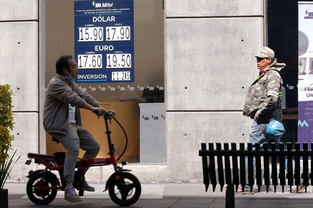 Cotización del dólar en la Ciudad de México. Foto María Luisa Severiano / Archivo