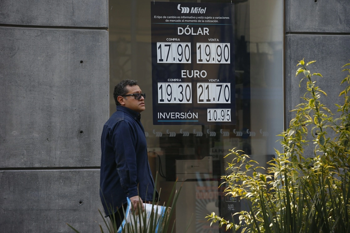 Cotización del dólar en la Ciudad de México el 7 de febrero de 2023. Foto María Luisa Severiano