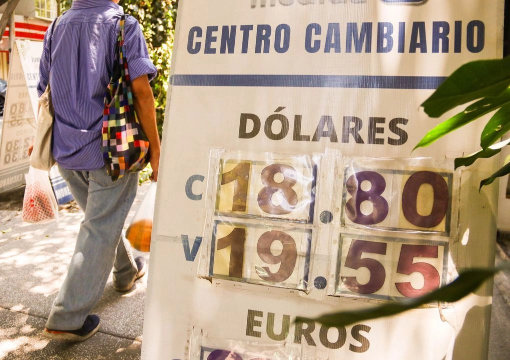 Cotización del dólar en una casa de cambio de la capital del país, en imagen de abril de 2025. Foto