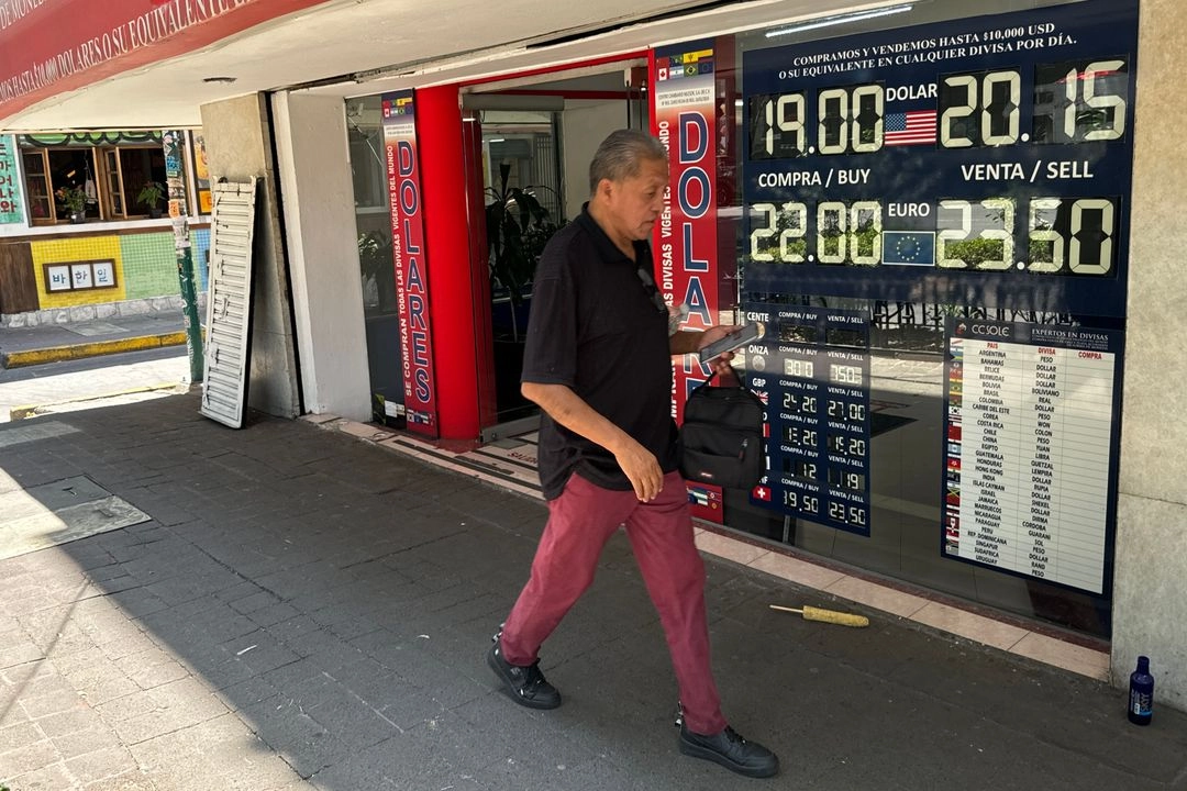 Cotización del dólar en una casa de cambio de la Ciudad de México, el 7 de abril de 2025. Foto 