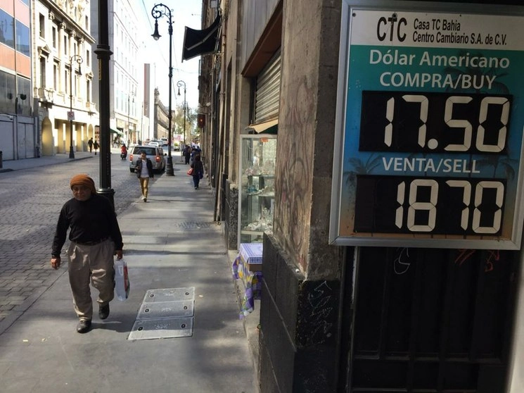 Cotización del dólar del 10 de enero en una sucursal bancaria de la capital del país. Foto José Antonio López
