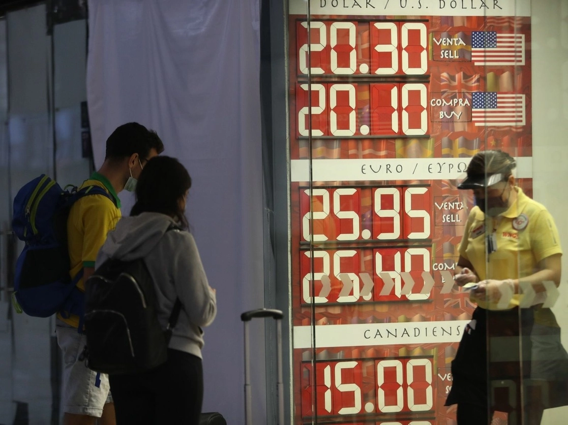 Se estima que el dólar se cotice en un rango de 20.10 a 20.40 durante este día. Foto Yazmín Ortega Cortés / Archivo
