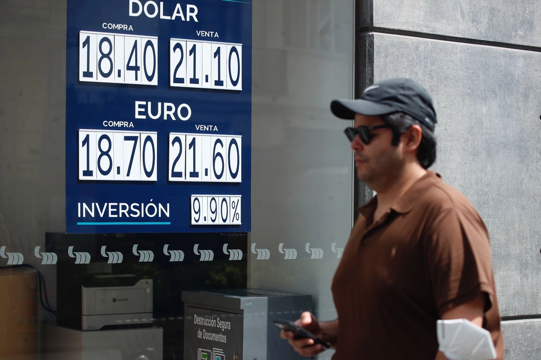 Cotización del dólar en el Centro Histórico de la Ciudad de México, en imagen del 17 de octubre de 2022. Foto Cristina Rodríguez
