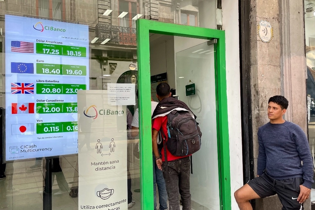 Cotización del dólar en la capital del país, el 24 de octubre de 2023. Foto Roberto García Ortiz