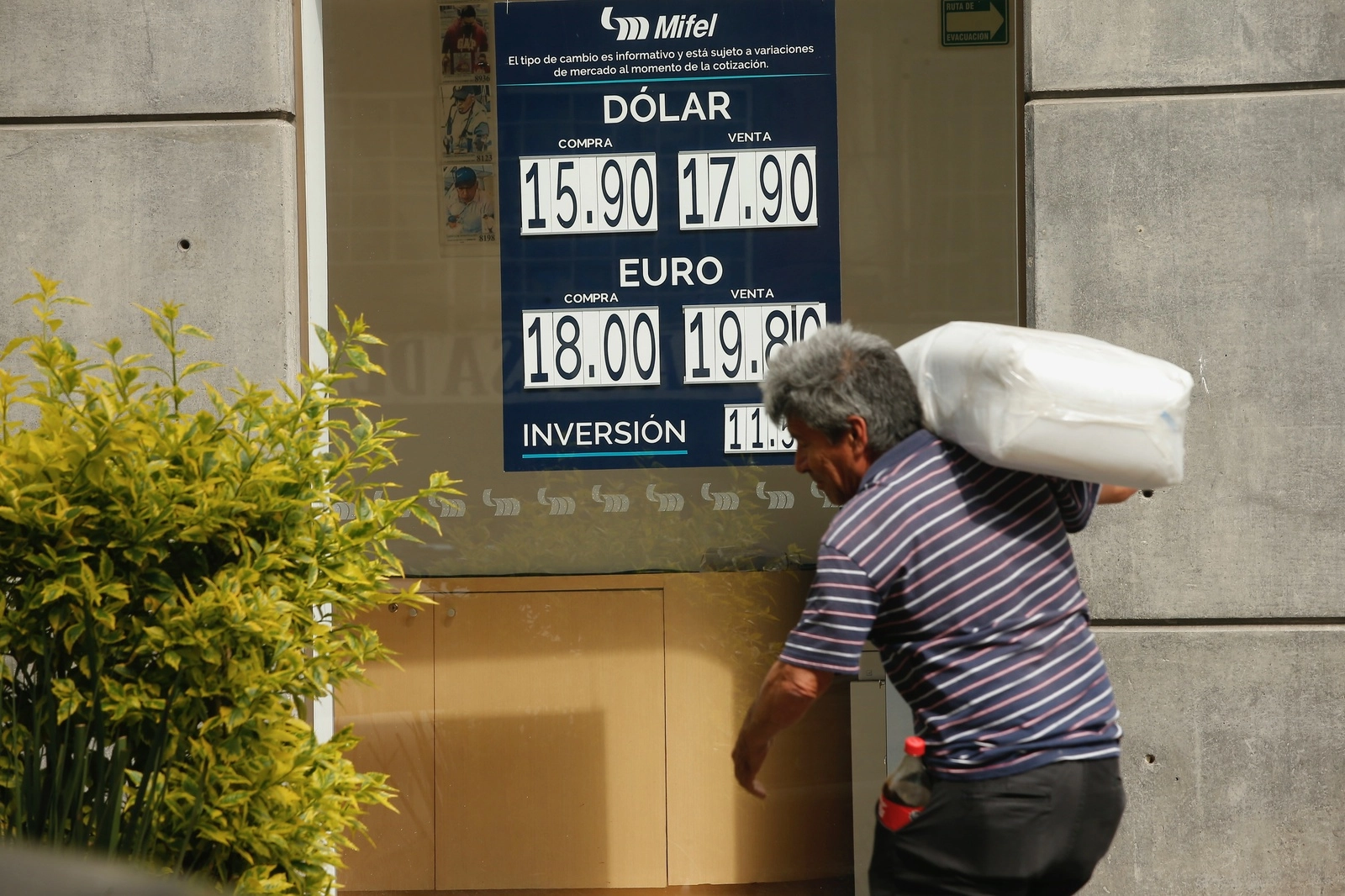 Cotización del dólar en la Ciudad de México, el 27 de noviembre de 2023. Foto María Luisa Severiano