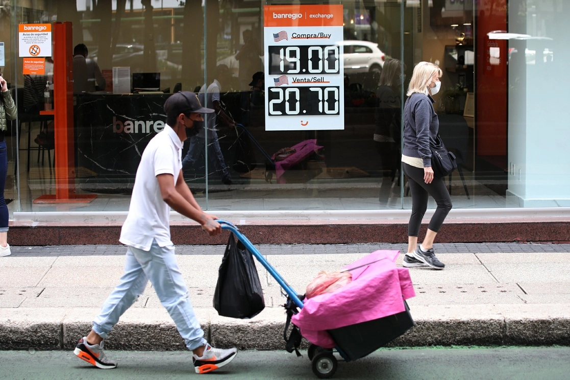 Cotización del dólar en la capital del país, en imagen de archivo. Foto María Luisa Severiano