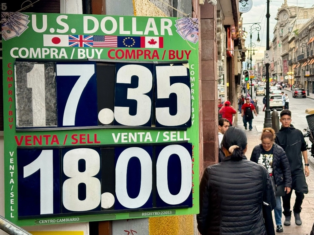 Cotización del dólar en una casa de cambio de la Ciudad de México, el 1 de julio de 2024. Foto Roberto García Ortiz
