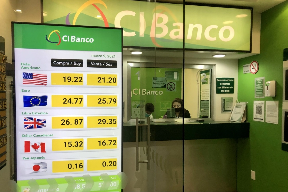 Cotización del dólar en la Ciudad de México. Foto Luis Castillo / Archivo