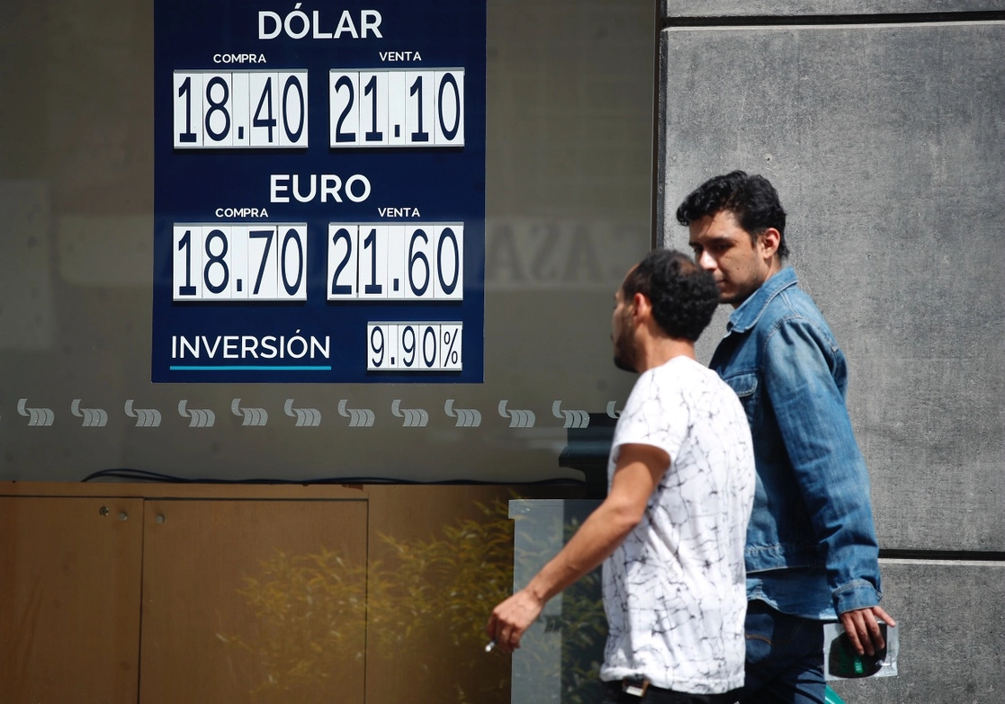 Cotización del dólar en la capital del país. Foto Cristina Rodríguez / Archivo
