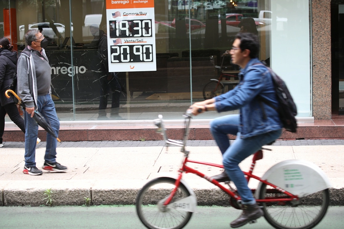 Cotización del dólar en una sucursal bancaria de la Ciudad de México, el 21 de junio de 2022. Foto María Luisa Severiano