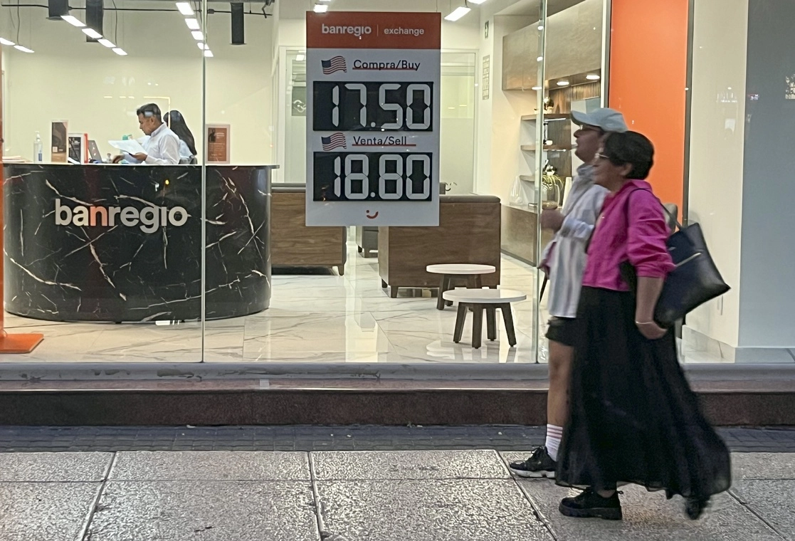 Cotización del dólar en la capital del país, en imagen del 1 de marzo de 2023. Foto Víctor Camacho