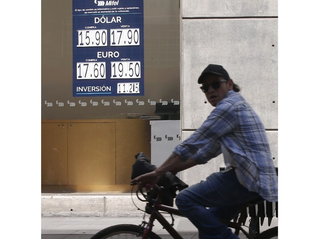 Cotización del dólar en la Ciudad de México, el 19 de febrero de 2024. Foto María Luisa Severiano
