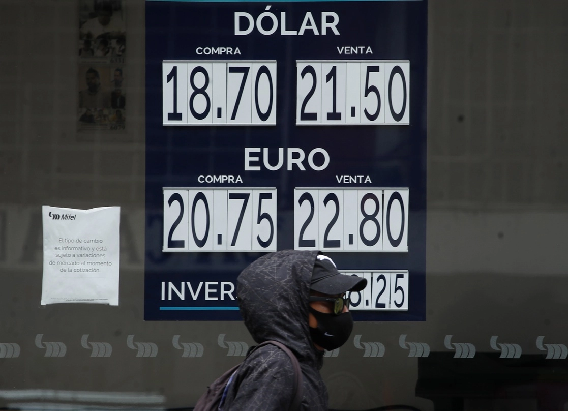 Cotización del dólar en un banco de la CDMX. Foto Cristina Rodríguez