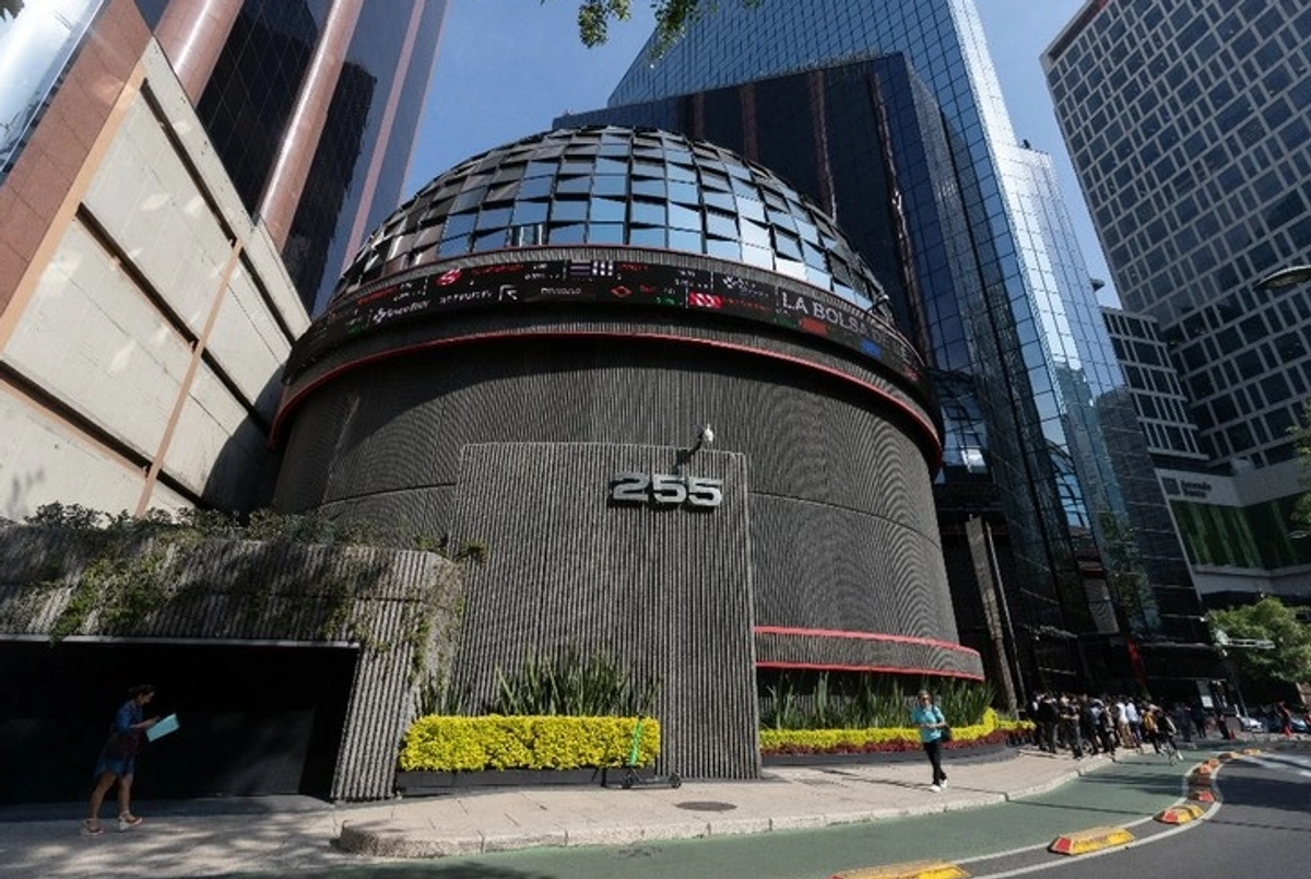La Bolsa Mexicana de Valores en la Ciudad de México. 