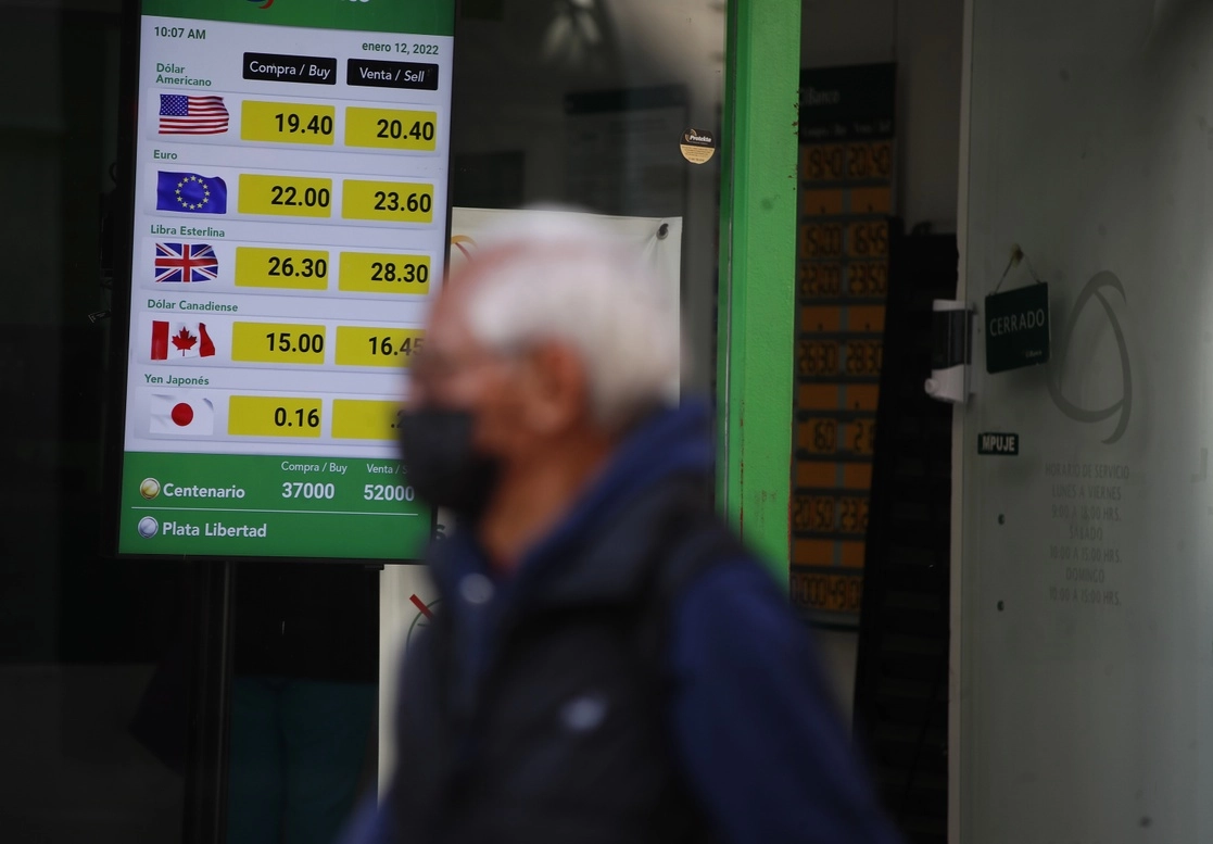 La divisa mexicana cerró la sesión cambiaria en 20.5326 pesos por dólar. Foto Cristina Rodríguez / Archivo