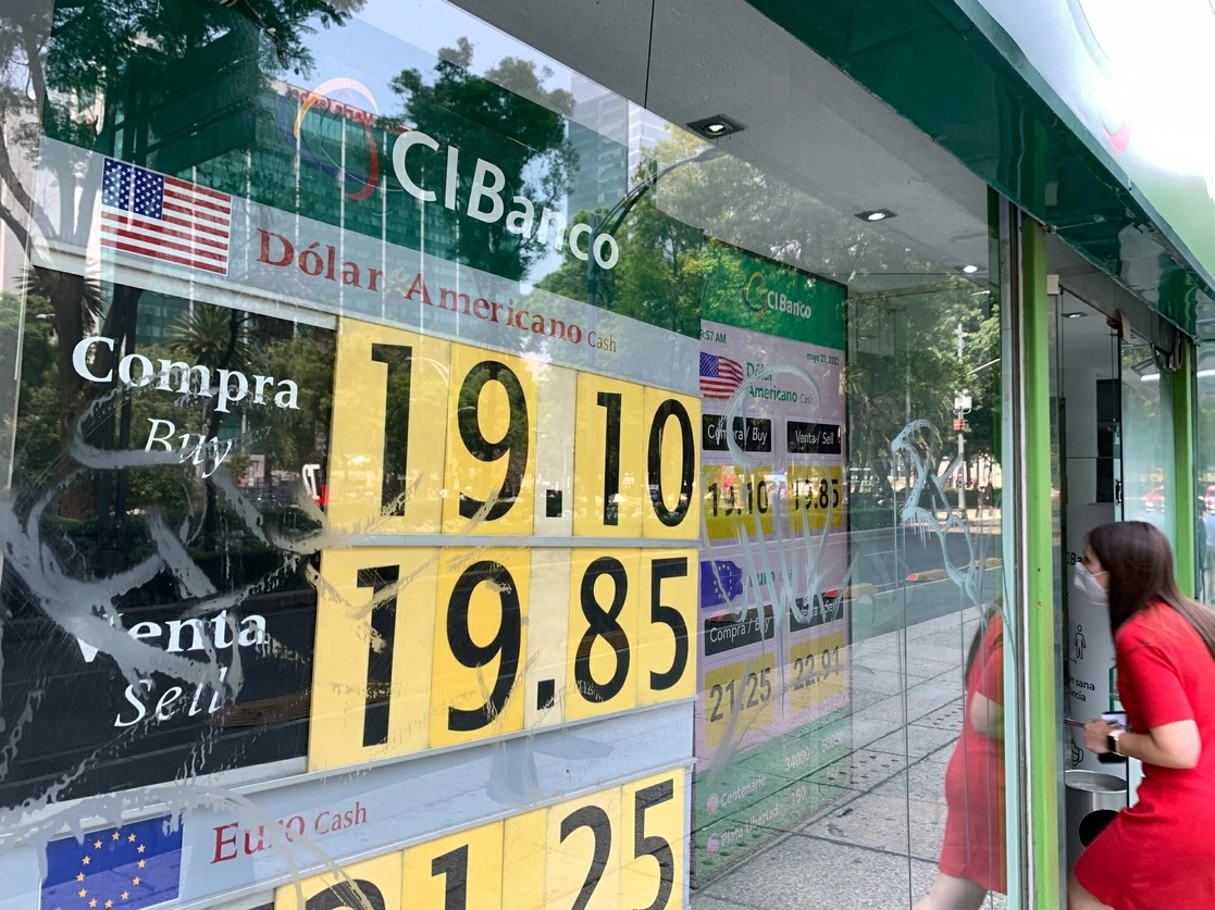 El tipo de cambio podría cotizar entre los 19.66 y 19.85 pesos por dólar, según reportes. Foto Pablo Ramos / Archivo