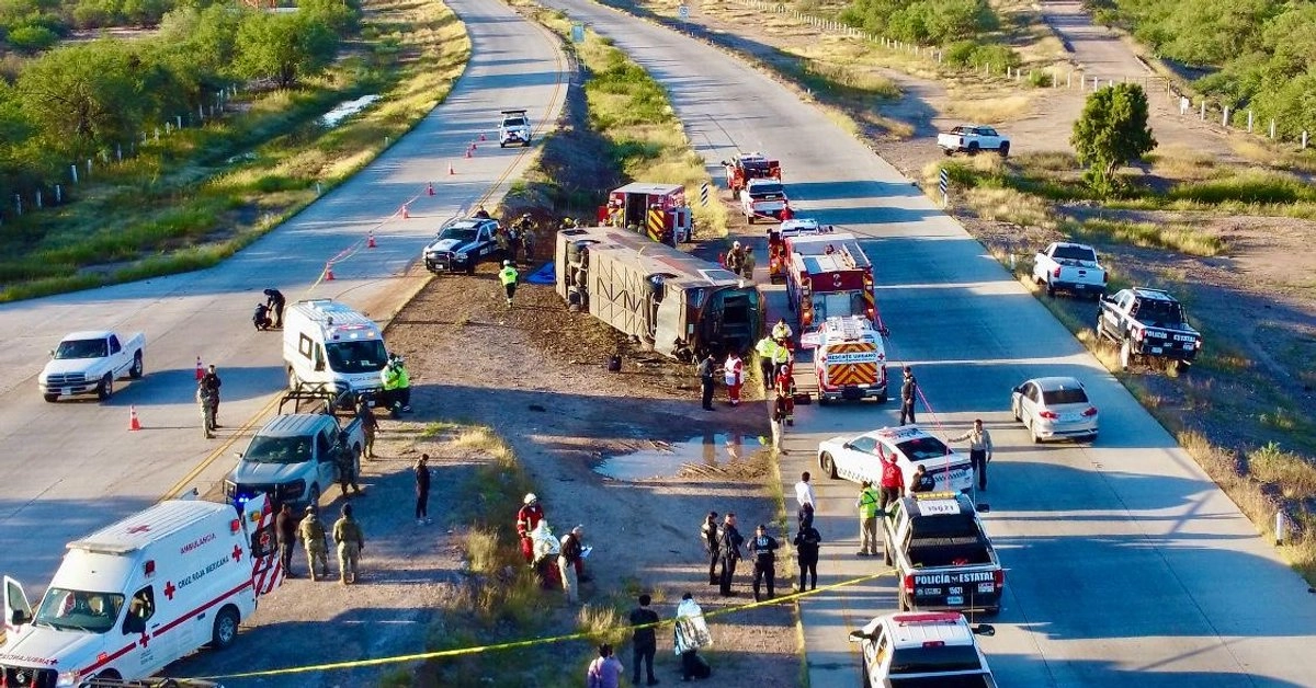 El autobús de pasajeros, que había partido de Culiacán, Sinaloa, con destino a Nogales, Sonora, viajaba con 31 personas a bordo cuando, alrededor de las 5:30 del 17 de octubre salió del camino a la altura del kilómetro 20 de la Carretera Internacional México 15, al sur de Hermosillo.