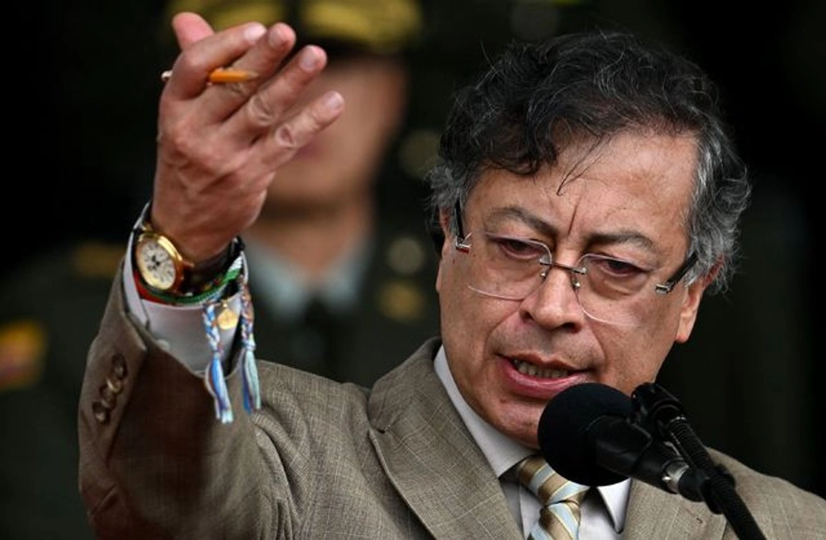 Gustavo Petro, presidente de Colombia, ofreció una disculpa a las madres de los menores que fueron asesinados en un enfrentamiento contra grupos armados. Foto 