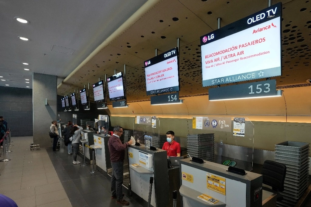 Reacomodo de pasajeros de Viva Air y Ultra Air en Colombia. Foto Ap