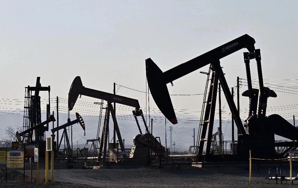Los precios del petróleo extendían sus pérdidas para tocar un mínimo de dos semanas en lo que el mercado vio como un menor riesgo de interrupciones del suministro en Oriente Medio. Foto 